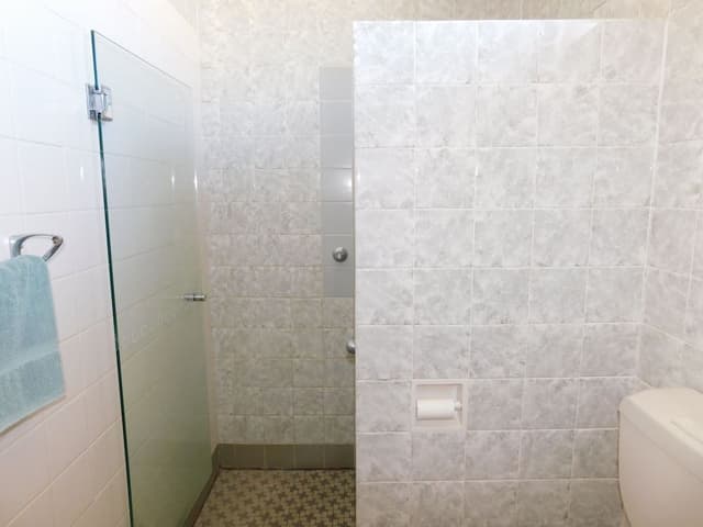 Motel Twin with Ensuite