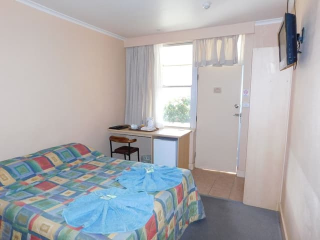 Motel Double with Ensuite Bathroom