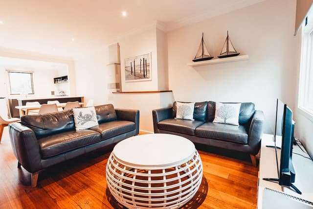 2 Bedroom Apartment (Dundas)