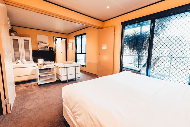 Spa Suite (Dundas)