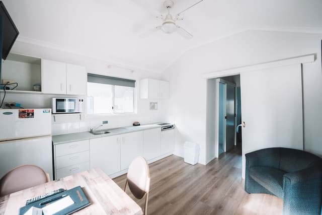 1 Bedroom Cabin - Sleeps 4