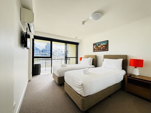 Deluxe Riverview Apartment