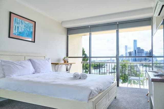 Deluxe Riverview Apartment