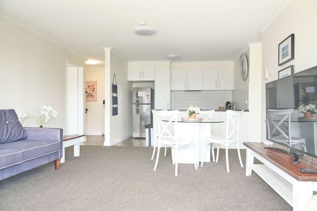 Deluxe Riverview Apartment
