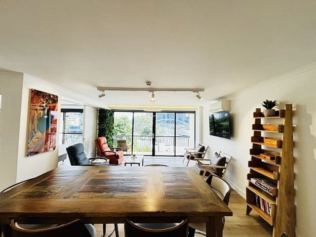 Deluxe Riverview Apartment