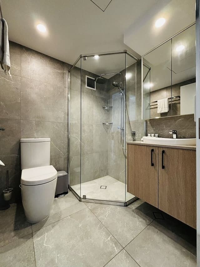 Deluxe Riverview Apartment