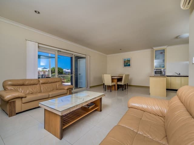 Family Townhome, 3 Bedrooms, Accessible, Pool View
