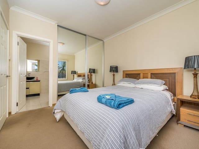 Family House, 3 Bedrooms, Accessible, Pool View