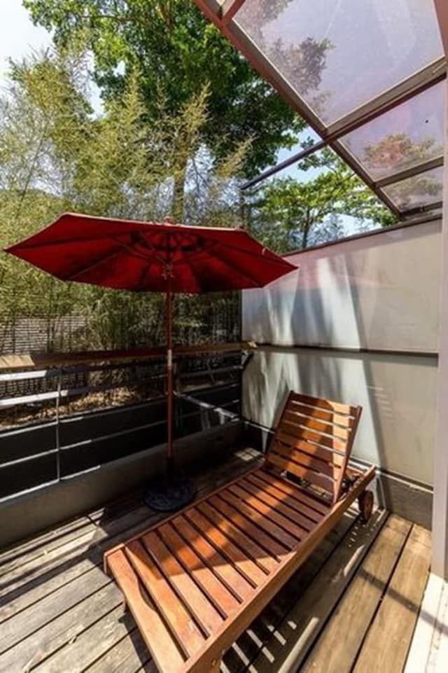 Happiness Suite, 1F