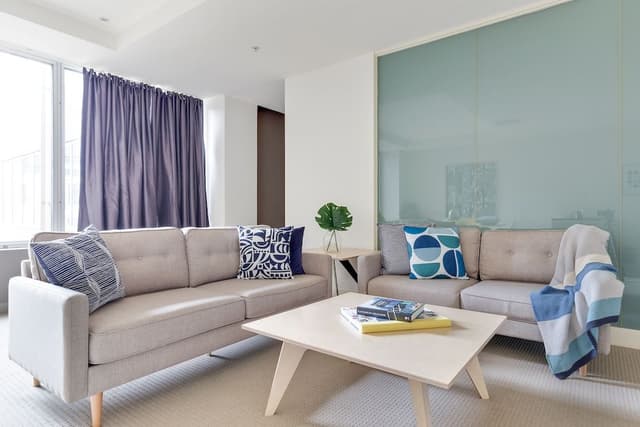 Izzy : 2 Bedroom 2 Bathroom Family Apartment
