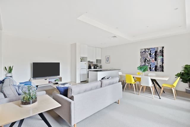 Izzy : 2 Bedroom 2 Bathroom Family Apartment
