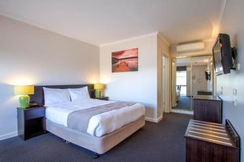 Standard Queen Room