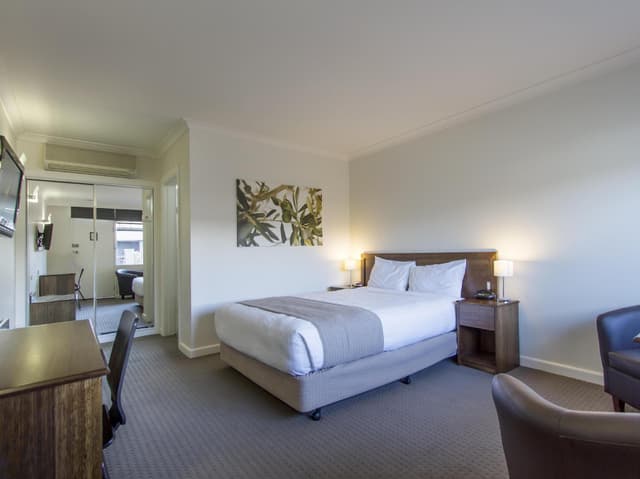 Standard Queen Room