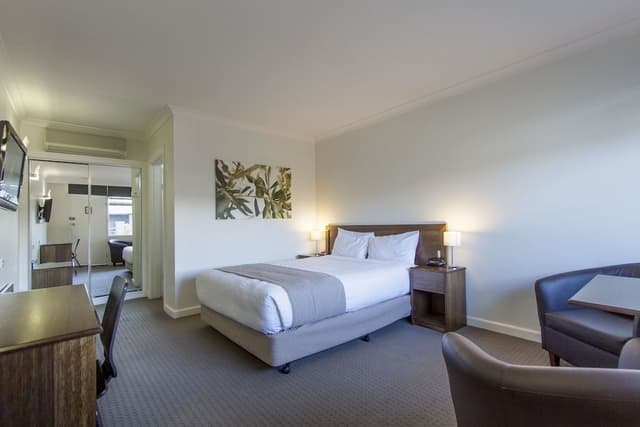 Standard Queen Room