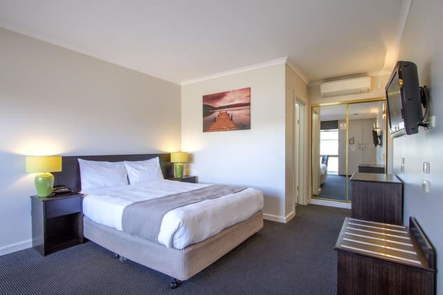 Standard Queen Room