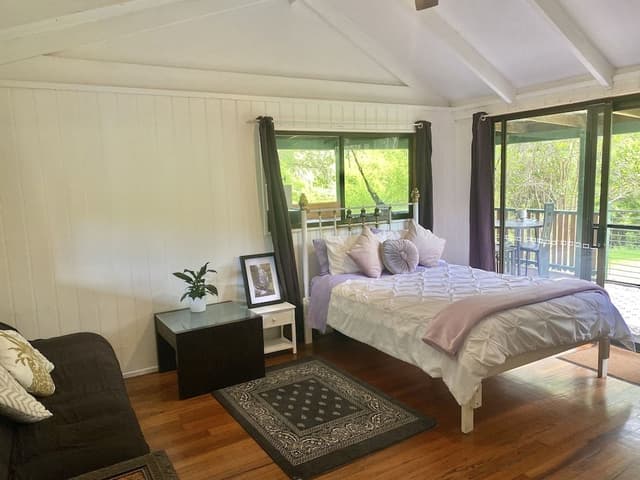The Lavendar Room Bedsitter
