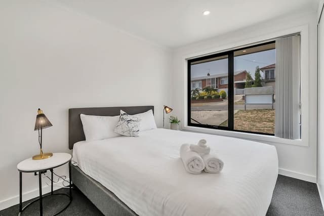 Superior Apartment, 2 Bedrooms, Kitchen, Mountain View