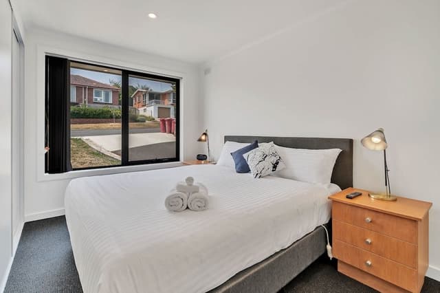 Superior Apartment, 2 Bedrooms, Kitchen, Mountain View