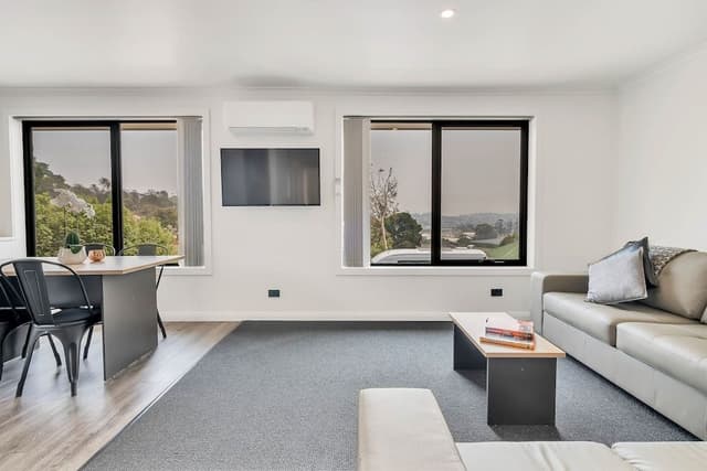 Superior Apartment, 2 Bedrooms, Kitchen, Mountain View