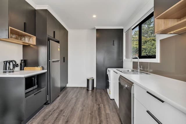 Superior Apartment, 2 Bedrooms, Kitchen, Mountain View