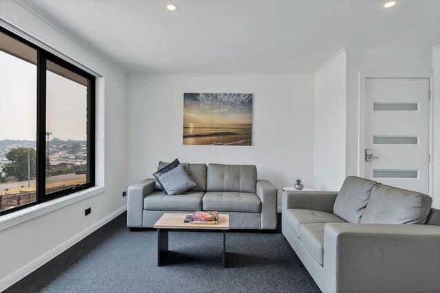Superior Apartment, 2 Bedrooms, Kitchen, Mountain View