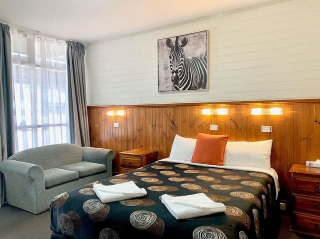 Standard Queen Room