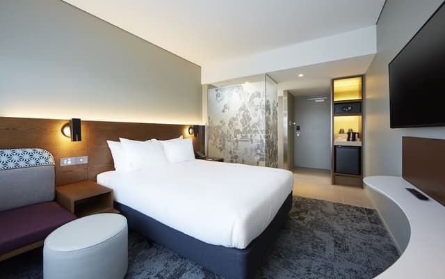 Standard Room, 1 Queen Bed (Birdwood Park View)
