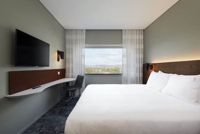 Standard Room, 1 King Bed