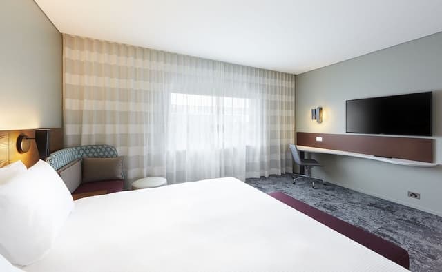 Standard Room, 1 King Bed