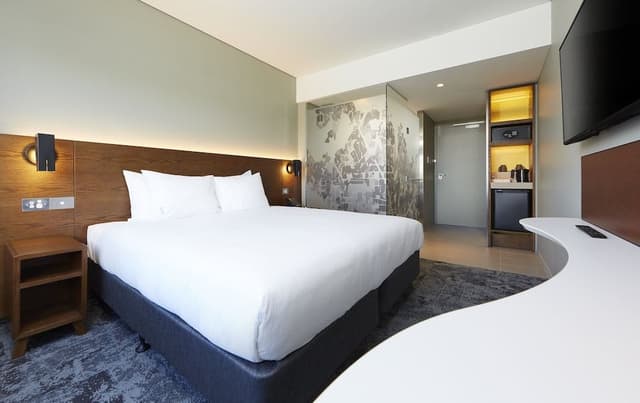 Standard Room, 1 King Bed
