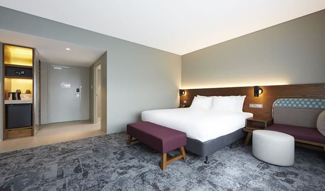 Standard Room, 1 King Bed