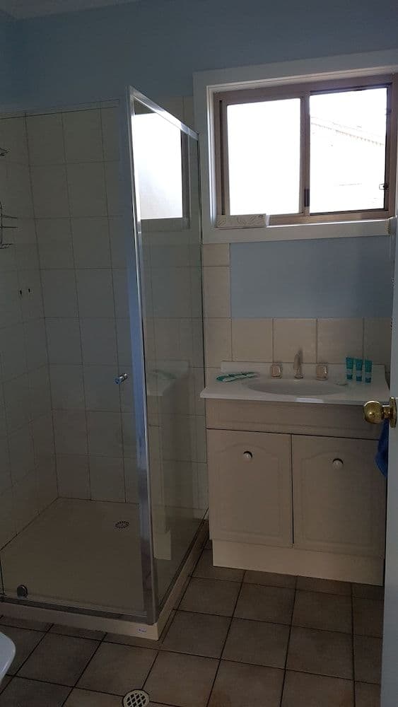 2-Bedroom Villa (Queen, Bunk, Single)