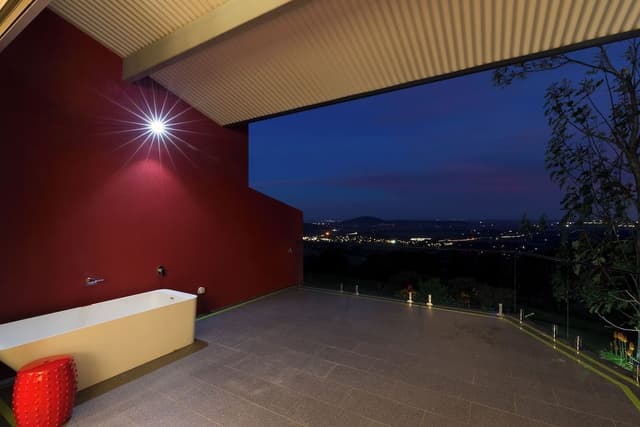 Luxury Studio Suite, 1 King Bed, Bathtub, Mountain View