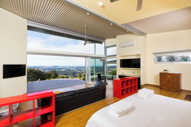 Luxury Studio Suite, 1 King Bed, Bathtub, Mountain View