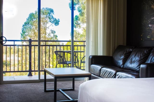 Superior Room, 1 King Bed, Balcony