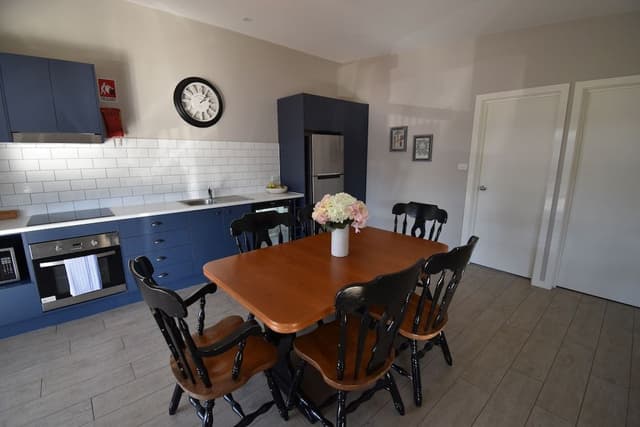 Luxury Apartment, 2 Bedrooms, Poolside (Unit 8)