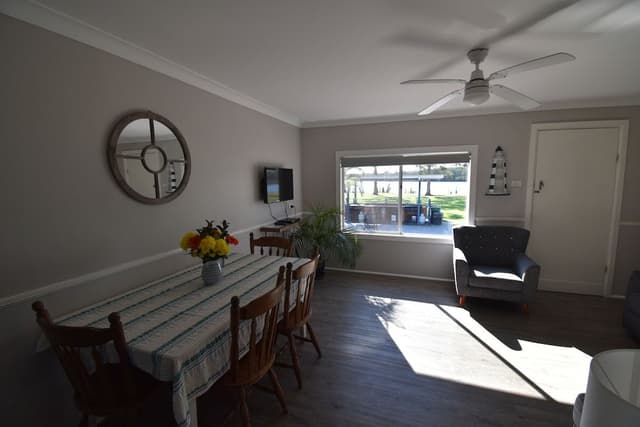Comfort Apartment, 2 Bedrooms, River View (Unit 4)