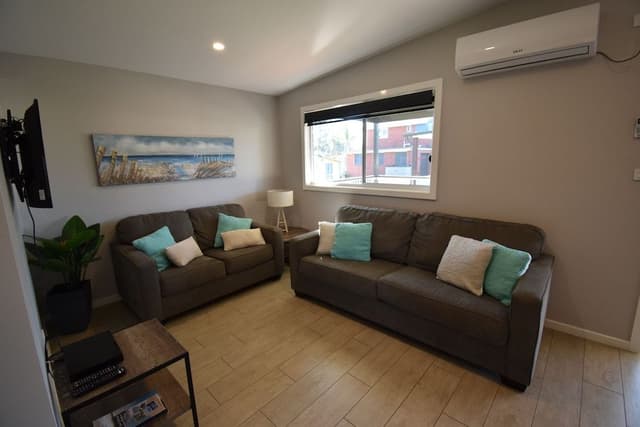 Luxury Apartment, 2 Bedrooms, Poolside (Unit 8)