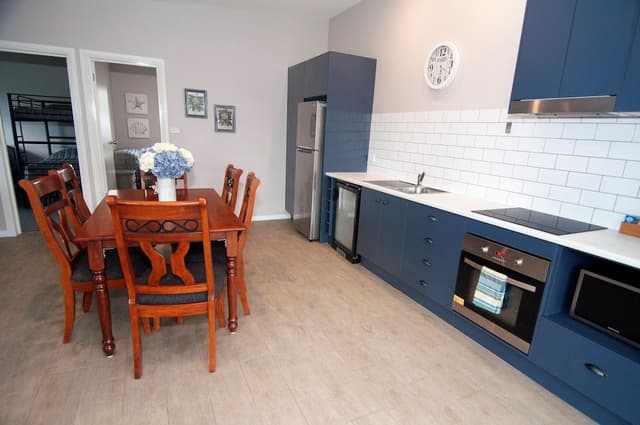 Luxury Apartment, 2 Bedrooms, Poolside (Unit 7)