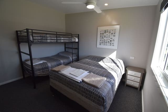 Luxury Apartment, 2 Bedrooms, Poolside (Unit 8)
