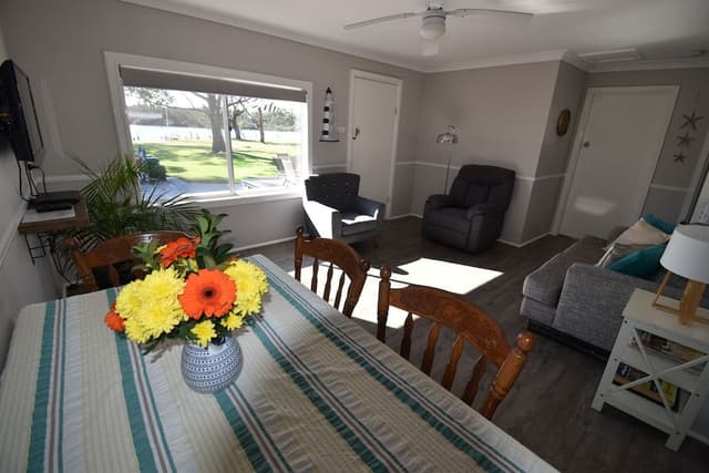 Comfort Apartment, 2 Bedrooms, River View (Unit 4)