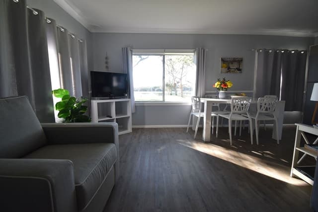 Comfort Apartment, 2 Bedrooms, River View (Unit 6)