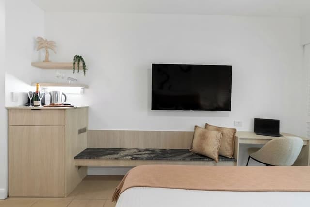 Ground Floor 2 Bedroom with patio and easy pool access (341718)