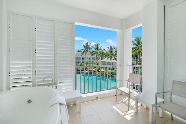 Poolview Two Bedroom Apartment with private rooftop spa
