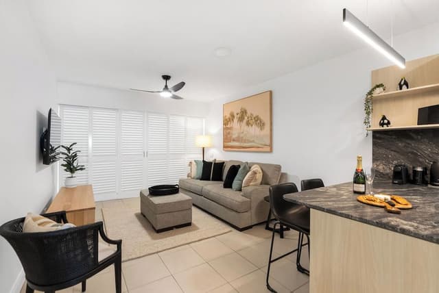 Ground Floor 2 Bedroom with patio and easy pool access (341718)