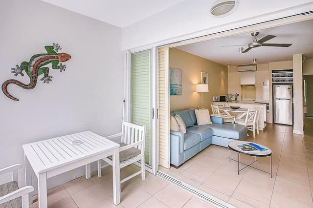 Poolview Two Bedroom Apartment with private rooftop spa