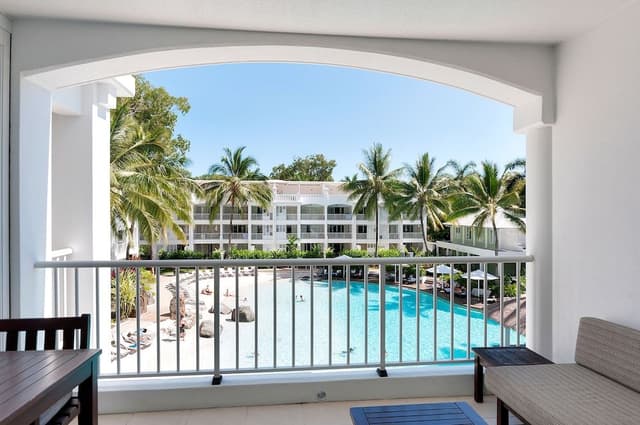 Poolview Two Bedroom Apartment with private rooftop spa