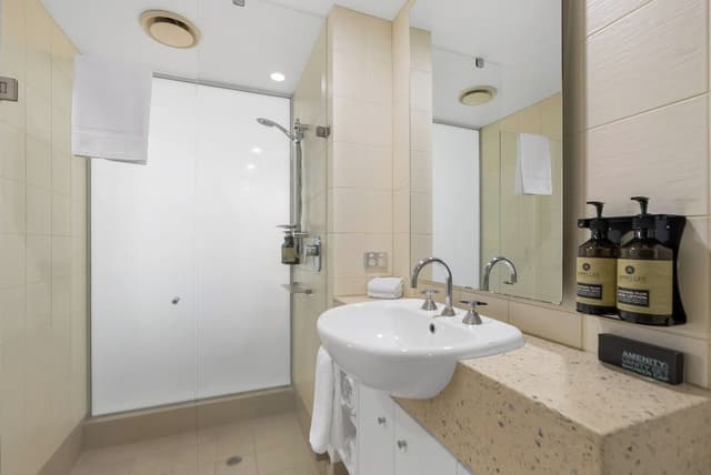 Ground Floor 2 Bedroom with patio and easy pool access (341718)