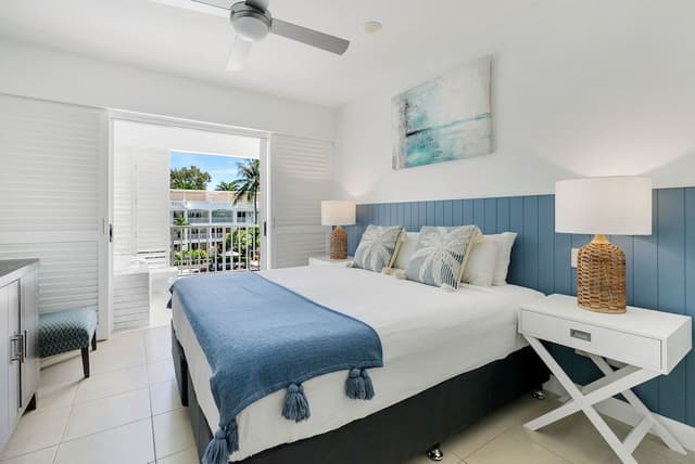 Poolview Two Bedroom Apartment with private rooftop spa