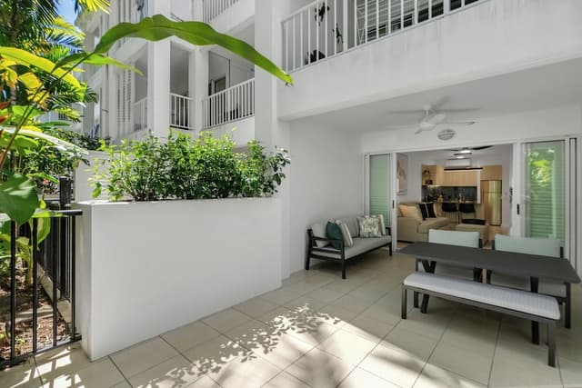 Ground Floor 2 Bedroom with patio and easy pool access (341718)